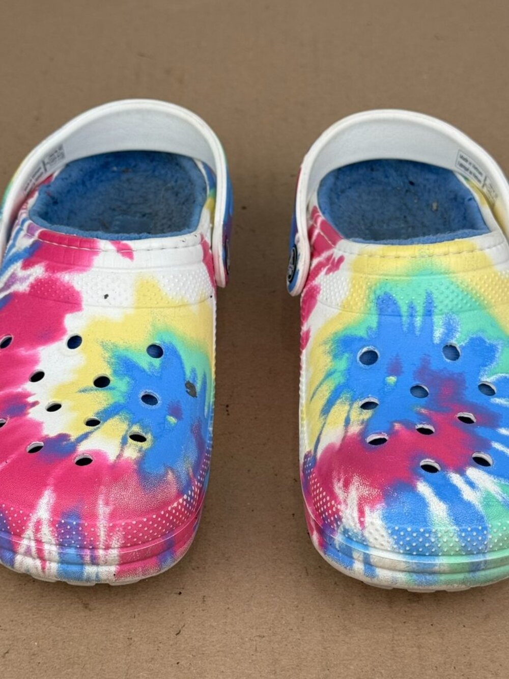Crocs Kids Junior J3 Classic Lined Clogs Tie Dye Multi-Color Fuzzy Warm